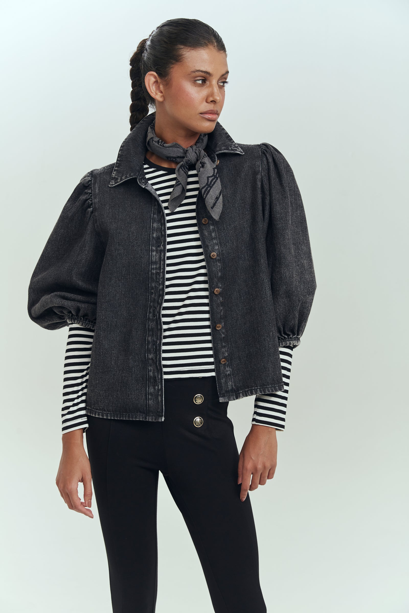Blusa denim mujer negra manga globo versátil Brick London