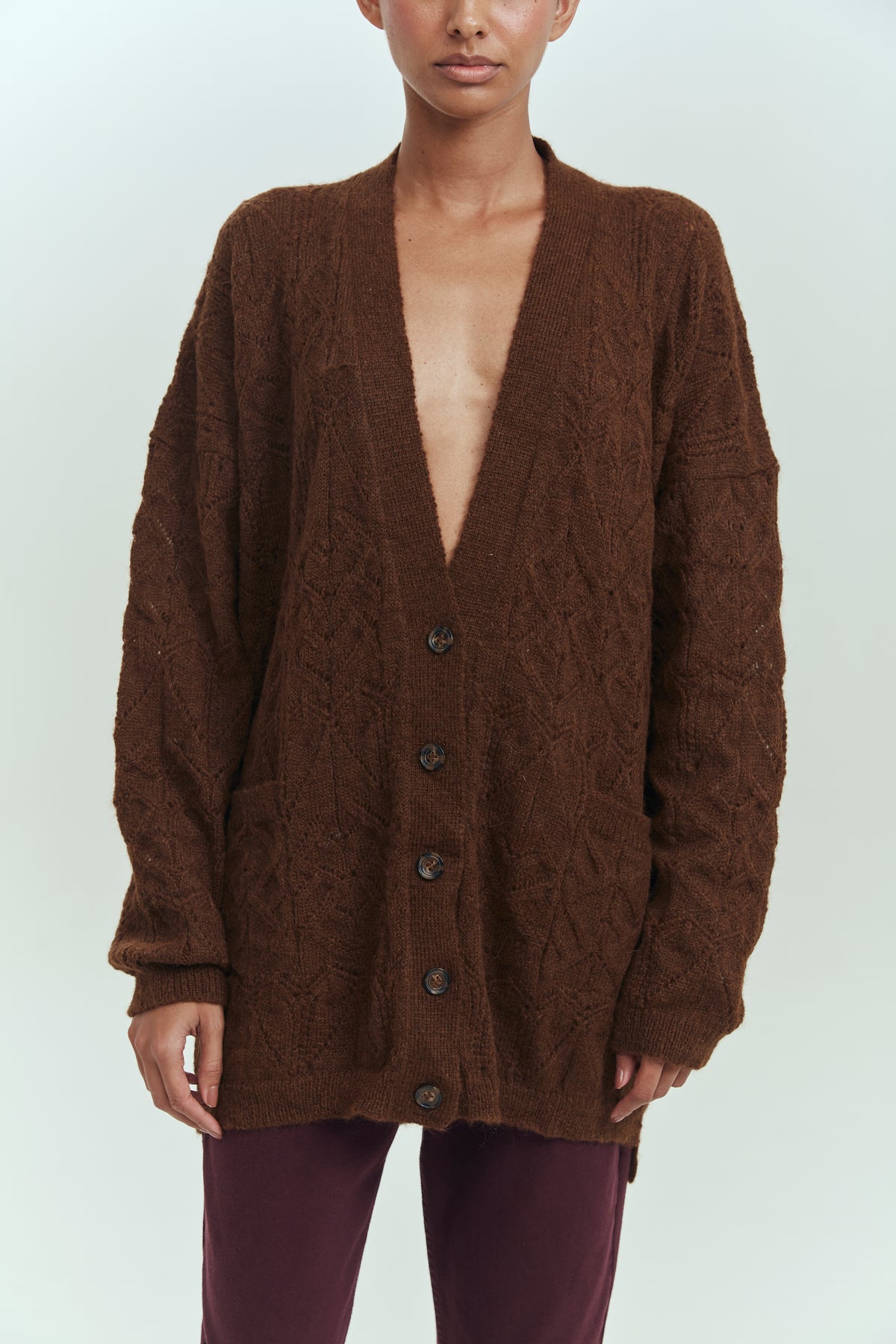 Cárdigan alpaca mujer marrón cuello V bolsillos Brick London