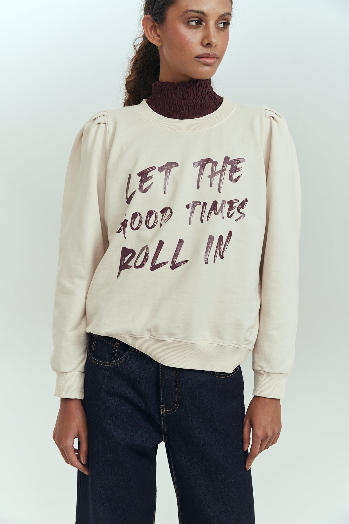 ROLL IN SWEATSHIRT
