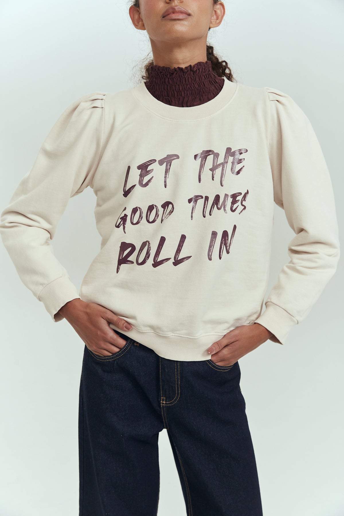 ROLL IN SWEATSHIRT